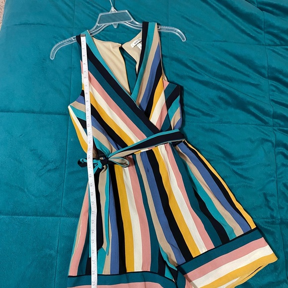 Speechless Blue Striped V Neck Belted Romper Size Medium - Picture 4 of 8